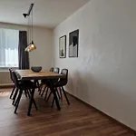 Flora - Sunflower Apartment