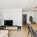 Flora - Sunflower Apartment
