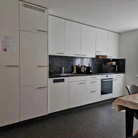 Flora - Sunflower Apartment
