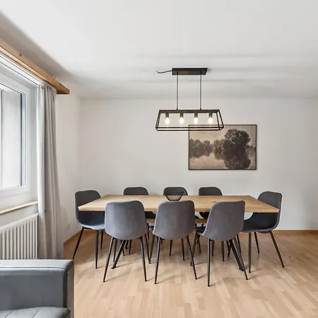 Flora - Sunflower Apartment