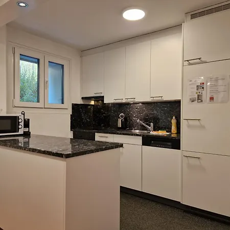 Flora - Sunflower アパート サンモリッツ